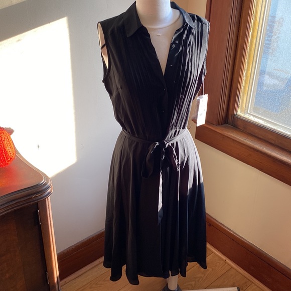 Black sleeveless elegant dress. - Picture 17 of 17